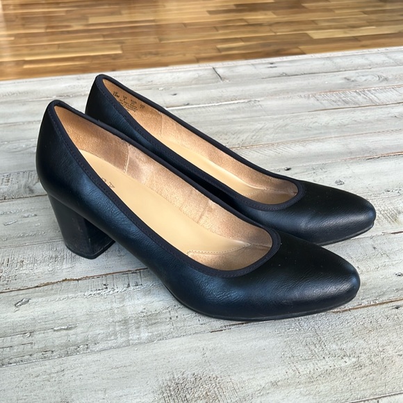 Heels - Picture 1 of 3